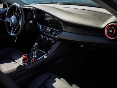 Used 2019 Alfa Romeo Giulia w/ Nero Edizione image 22