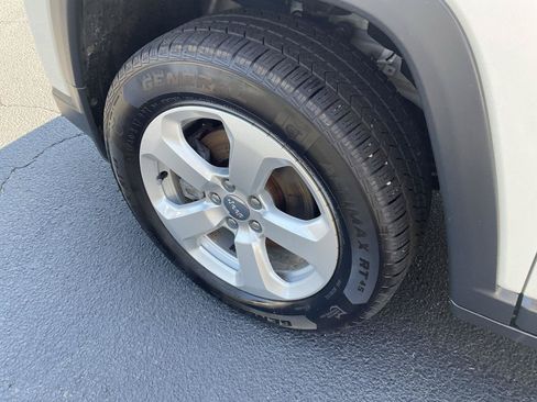 Used 2019 Jeep Compass Latitude w/ Popular Equipment Group AWD/4WD image 9