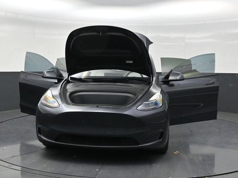 Used 2024 Tesla Model Y Long Range AWD/4WD image 32