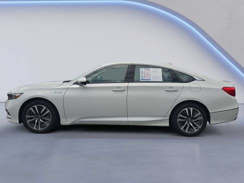 Used 2018 Honda Accord Touring image 2