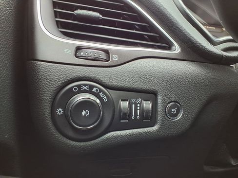 Used 2019 Jeep Cherokee Trailhawk w/ Comfort/Convenience Group image 17