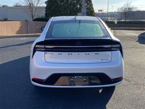 Used 2025 Toyota Prius Plug-In Hybrid image 5