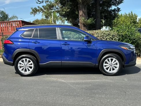 Used 2022 Toyota Corolla Cross LE image 3