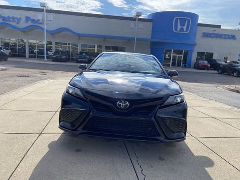 Used 2022 Toyota Camry SE FWD image 4