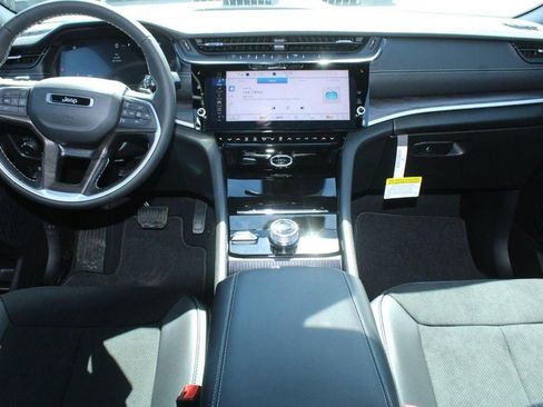 New 2026 Jeep Grand Cherokee Altitude AWD/4WD image 5
