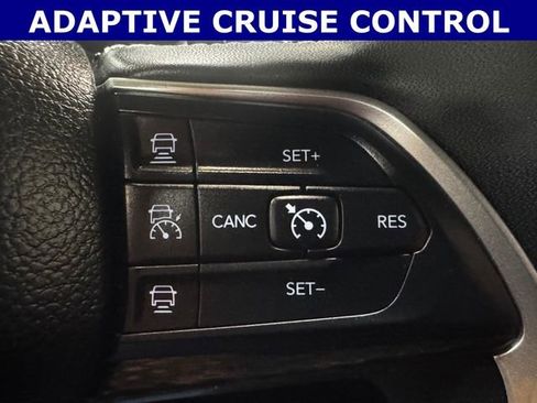 Used 2025 Jeep Grand Cherokee Altitude AWD/4WD image 18
