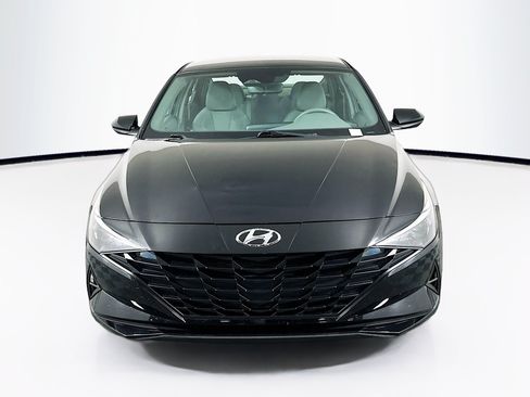 Used 2023 Hyundai Elantra SEL FWD image 2