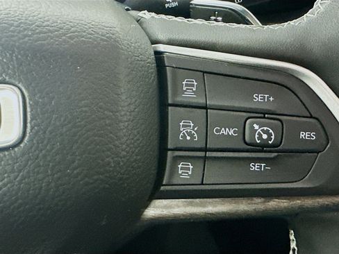 Certified 2023 Jeep Grand Cherokee Limited AWD/4WD image 14