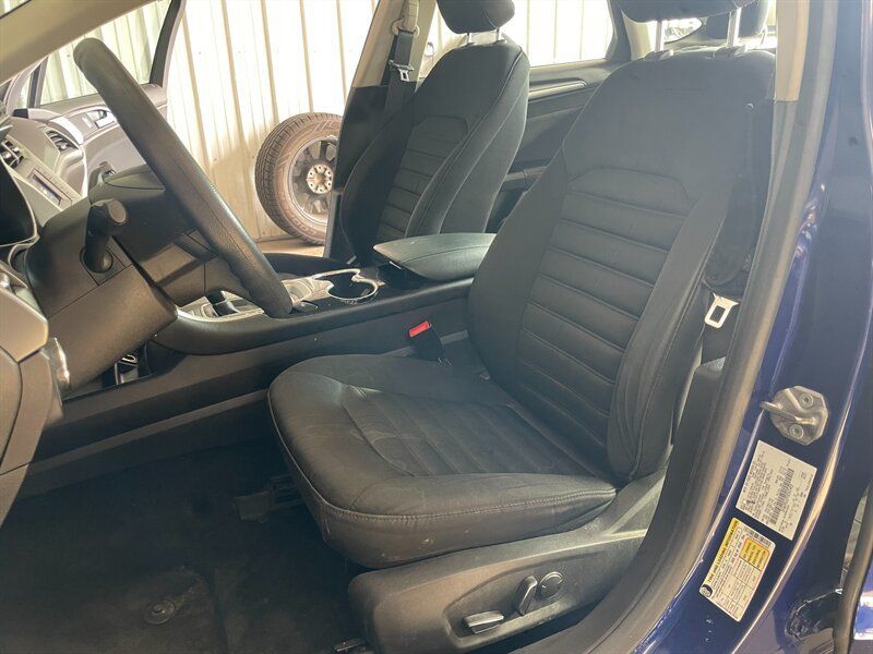 Used 2015 Ford Fusion SE FWD image 15