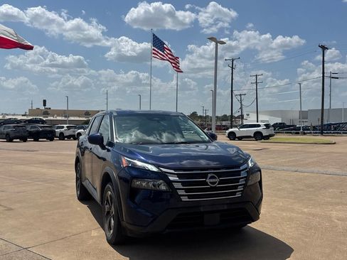 Used 2025 Nissan Rogue SV FWD image 3