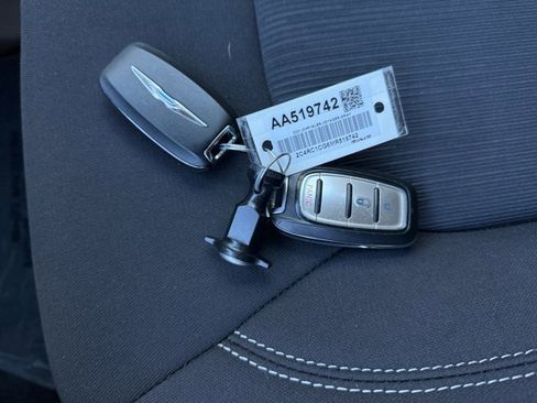 Used 2021 Chrysler Voyager LX image 17