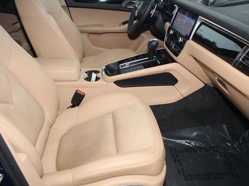 Certified 2022 Porsche Macan S image 26