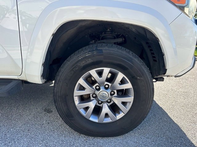 Used 2018 Toyota Tacoma SR5 RWD image 23