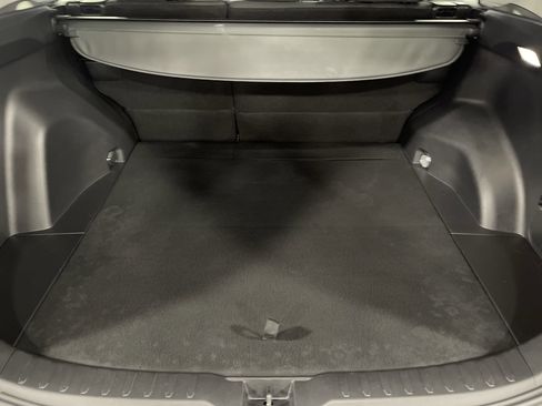 Used 2022 Toyota RAV4 XLE w/ Carpet Mat Package (TMS) image 11
