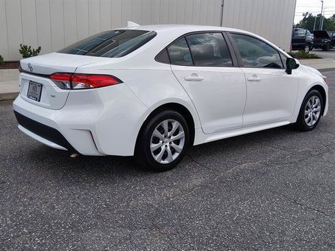 Used 2020 Toyota Corolla LE FWD image 3