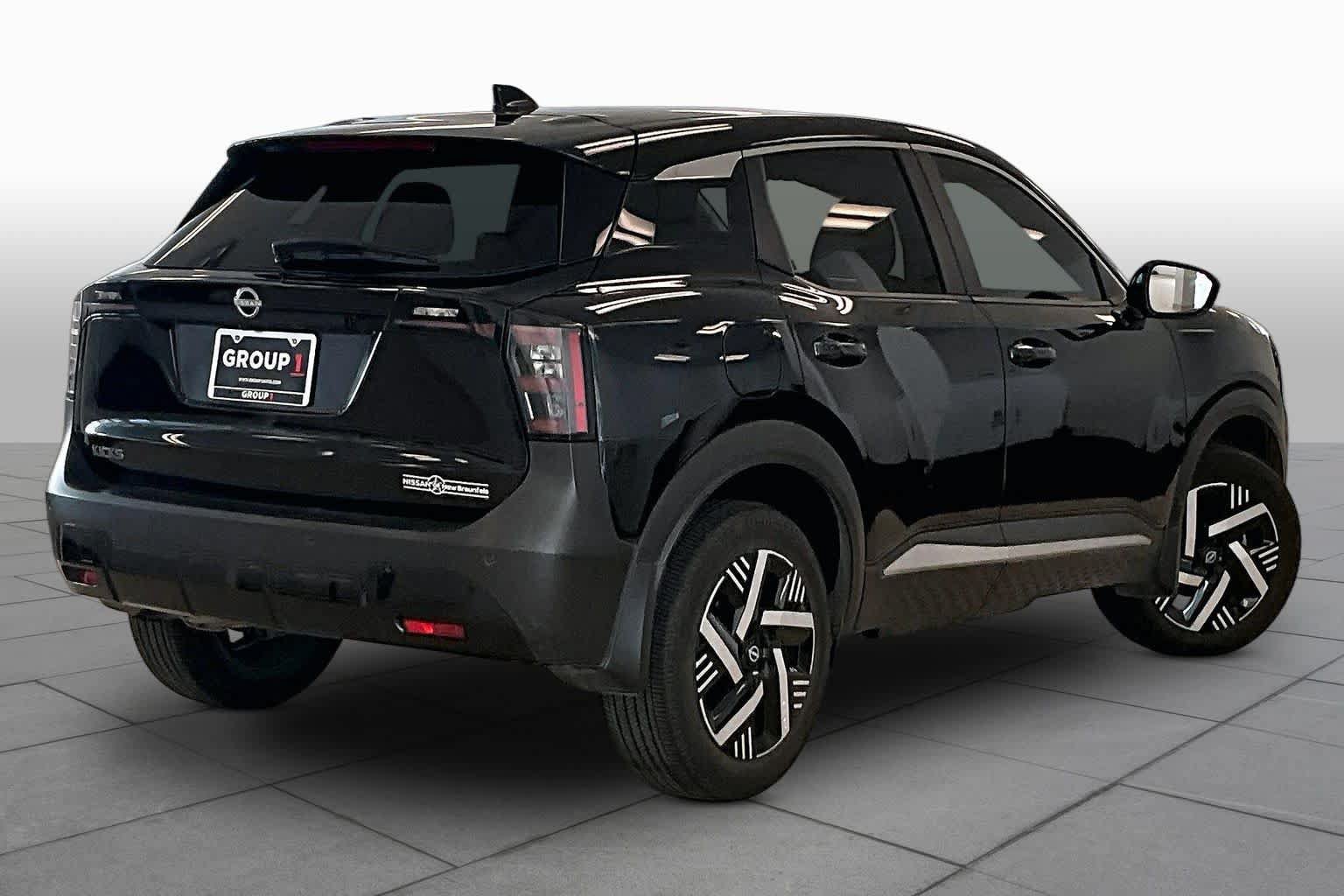 Used 2025 Nissan Kicks SV FWD image 11