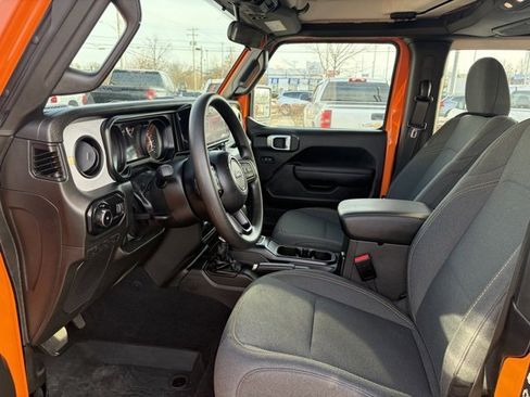 Used 2025 Jeep Wrangler Sport image 17