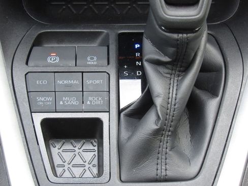 Used 2024 Toyota RAV4 XLE w/ Convenience Package image 30