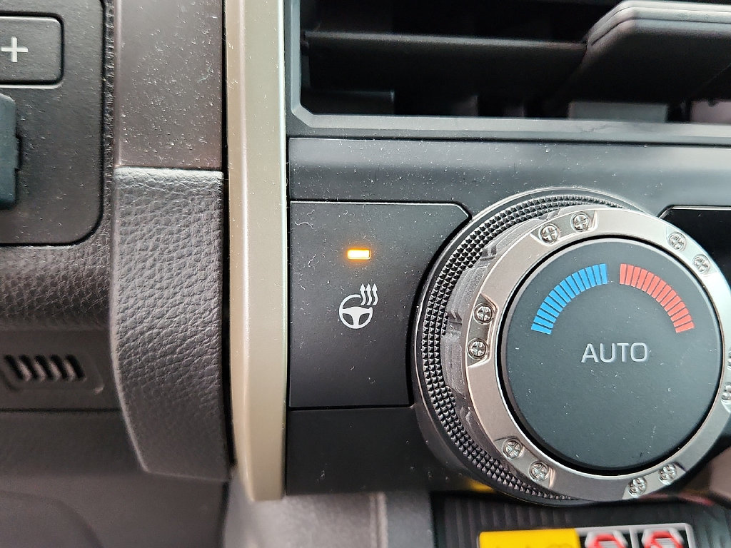 Used 2024 Toyota Tacoma TRD Sport w/ TRD Sport Upgrade Package AWD/4WD image 18