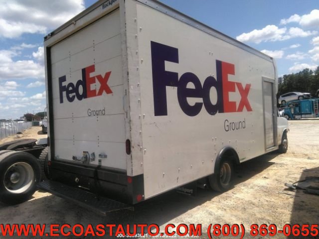 Used 2019 GMC Savana 4500 w/ Driver Convenience Package RWD image 2
