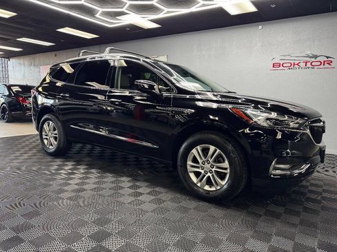 Used 2019 Buick Enclave Essence image 2