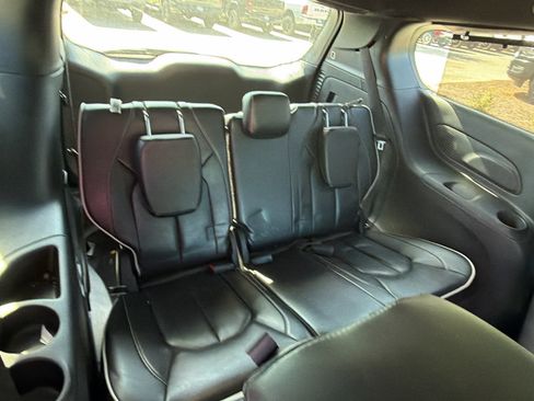 Used 2025 Chrysler Pacifica Limited FWD image 22