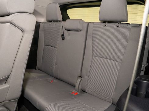 Used 2023 Toyota Highlander LE image 10