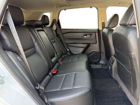 Used 2024 Nissan Rogue SV w/ SV Premium Package image 20