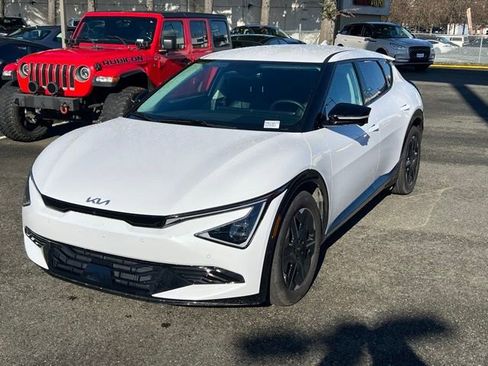 Certified 2025 Kia EV6 Wind image 3