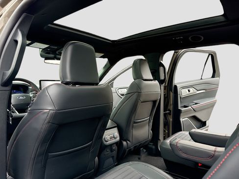 New 2026 Ford Explorer ST-Line w/ ST-Line Street Pack image 6