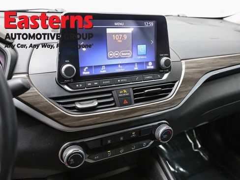 Used 2025 Nissan Altima 2.5 SV FWD image 11