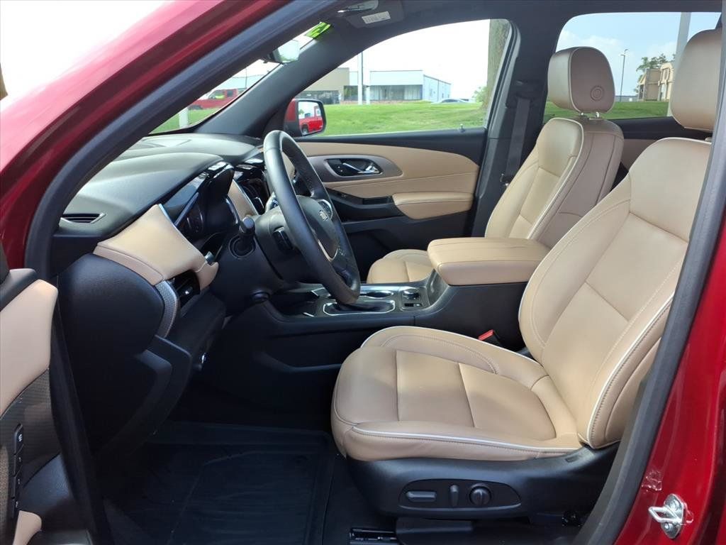 Used 2023 Chevrolet Traverse Premier FWD image 25