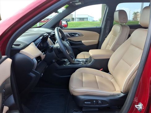 Used 2023 Chevrolet Traverse Premier FWD image 25