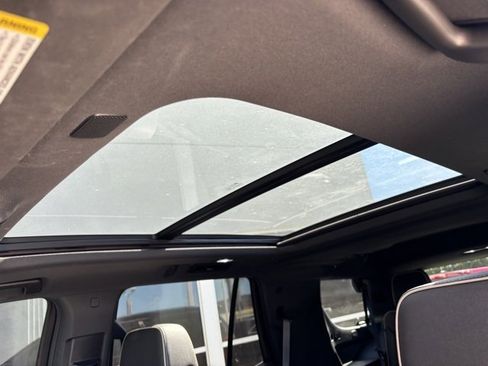 Certified 2022 GMC Yukon SLT w/ SLT Premium Package image 8