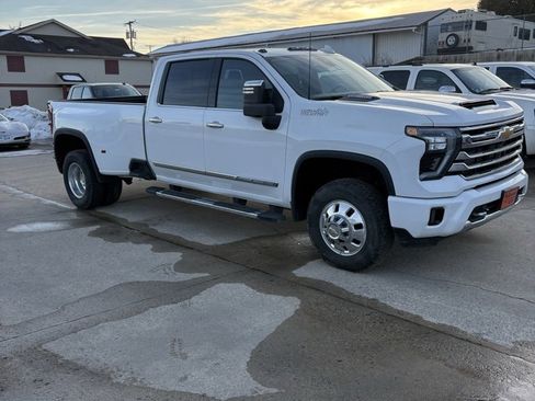 Used 2025 Chevrolet Silverado 3500 High Country image 1