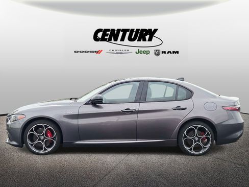Used 2024 Alfa Romeo Giulia Veloce AWD/4WD image 6
