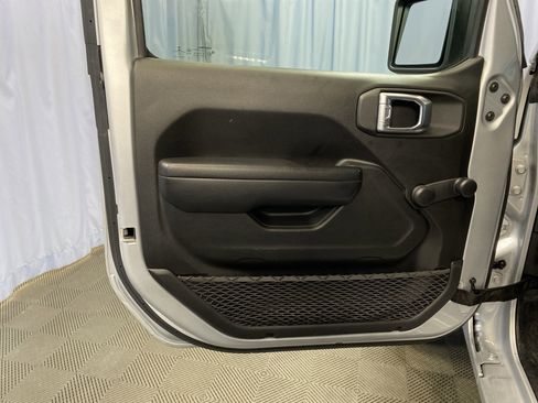 Certified 2022 Jeep Gladiator Sport image 11