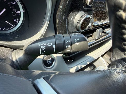Used 2021 Toyota Highlander XLE FWD image 10