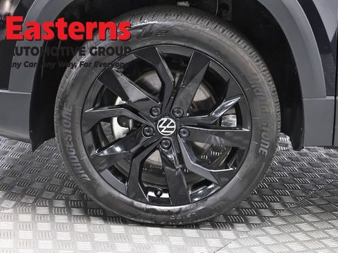 Used 2024 Volkswagen Taos SE image 31