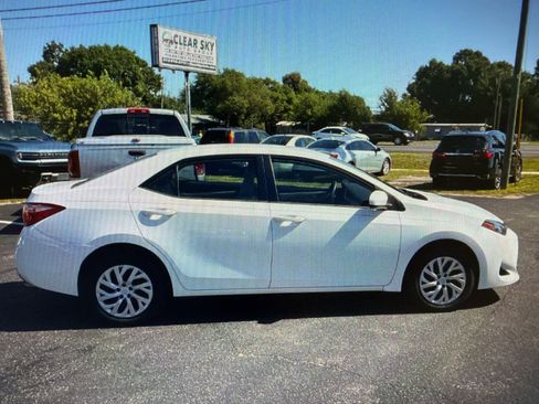 Used 2018 Toyota Corolla LE FWD image 14