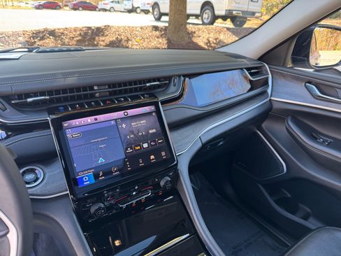 Used 2022 Jeep Grand Cherokee Limited 4xe image 31