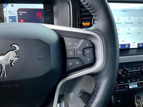 Used 2022 Ford Bronco Badlands image 14