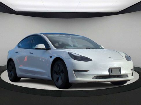Used 2021 Tesla Model 3 Standard Range Plus image 2