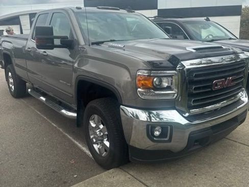 Used 2017 GMC Sierra 3500 SLE w/ SLE Preferred Package AWD/4WD image 2