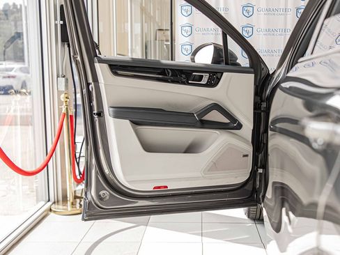 Used 2021 Porsche Cayenne E-Hybrid image 33