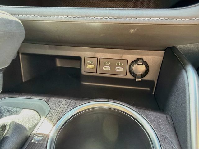 Used 2026 Toyota Highlander Limited AWD/4WD image 32