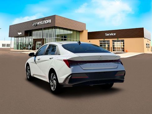 New 2026 Hyundai Elantra Limited FWD image 5