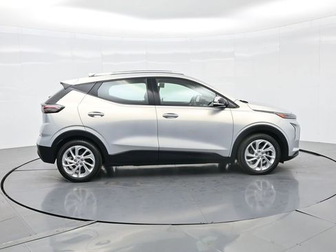 Used 2022 Chevrolet Bolt EUV LT image 5