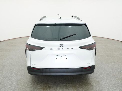 New 2026 Toyota Sienna XLE FWD image 10