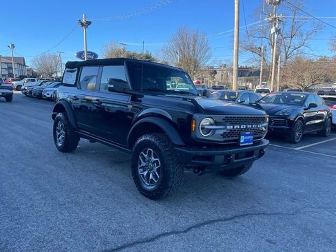 Used 2024 Ford Bronco Badlands image 8